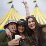 Mehr als 5.000 Menschen kommen in Liverpool für ein Testkonzert zusammen