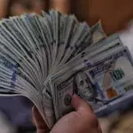 19-Jähriger findet 50.000 US-Dollar