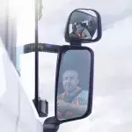 Blick in den Rückspiegel auf Autobahn: Als er das sieht, wendet er seinen LKW herum