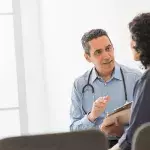 Gynäkologe will Patientin nicht behandeln