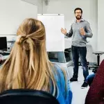 Lizzy Martinez hat Ärger mit ihrem Lehrer