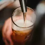 Mann macht Bier-Diät