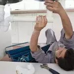 Mann macht Entdeckung in Küche, die Ehepaar in Bedrängnis bringt