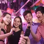 Mann singt zu laut Karaoke: Die Folgen für seine Lunge sind schrecklich.
