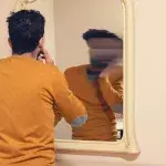 Mann verwandelt sich total