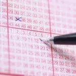 Nach einem Lotto-Gewinn überschlagen sich die Ereignisse in einer US-Kleinstadt. 
