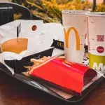Schräge Vorlieben: Was manche McDonald's-Kunden mit ihrem Essen anstellen