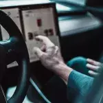 Tesla-Upgrade von Baby durchgeführt