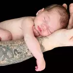 Vater will seine Babys tätowieren lassen