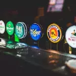 Zapfanlage in einer Bar in Dublin, Irland