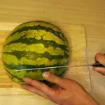 So schneidet ihr am besten eine Wassermelone