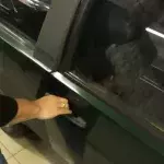 Wie öffnet man sein Auto, wenn man die Schlüssel vergessen hat?