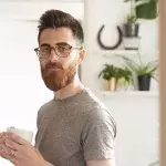 Ein bizarrer Trend, der den Hipster-Bart wachsen lässt, führt zu Ohnmacht