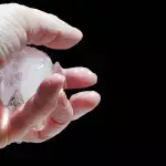Eiswürfel als Wundermittel für Schmerzen