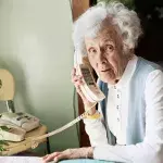 Fieser Betrug per Anruf: Wenn du diese vier Worte am Telefon hörst, musst du sofort richtig handeln