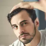 Haarausfall ist bei Männern oft genetisch bedingt