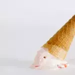 Hinuntergefallenes essen