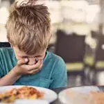 Lebensmittelvergiftung: Dauer, Anzeichen und Symptome, Therapie und Behandlung