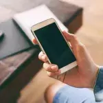 Smartphone schaltet sich aus trotz Batterie