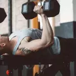 Training für stählerne Brustmuskeln