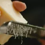 Unglaubliche Enthüllung: So wird Parmesan-Käse wirklich hergestellt