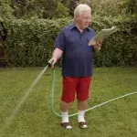 Wenn ihr 4 Schritte beachtet, bekommt ihr einen perfekten Rasen hin!