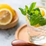 Wie schlank macht Wasser mit Zitrone wirklich?