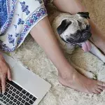 Youtuberin mit Hund