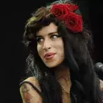 Amy Winehouse während eines Konzerts