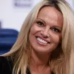 Pamela Anderson: Schöner als je zuvor im Badeanzug!