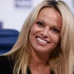 Pamela Anderson schwingt in „Let’s Dance“ die Hüfte!