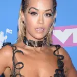 Komplett durchsichtiges Kleid: Rita Ora zeigt allen, was sie hat