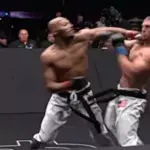 Enormer K. o. bei einem Karate-Kampf