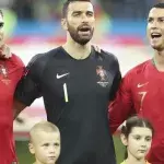 Cristiano Ronaldo hat ein seltsames Ritual beim Singen der Nationalhymne
