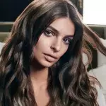 Instagram-Foto: Emily Ratajkowski trägt Schmuck... und sonst nichts