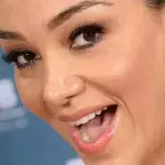 Drei Möpse?! Verona Pooth schockiert Fans mit Oben-ohne-Foto