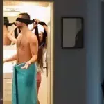 Seine Freundin verbindet ihm die Augen für eine Überraschung, aber er bereut es schnell!