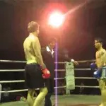 Tourist fordert thailändischen Boxer heraus: Er bereut es schnell