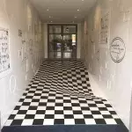 Dieser Scherz im Hausflur geht um die Welt
