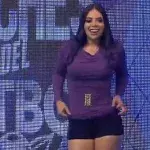 Junges Model enthüllt im TV ihr intimes Tattoo