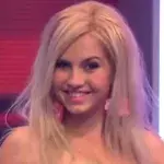 Blondine bringt mit ihrem Ausschnitt eine TV-Show völlig durcheinander