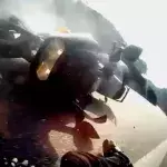 Er stürzt bei 200 Km/h auf der Autobahn und bewahrt trotzdem einen kühlen Kopf