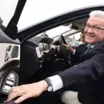 „Wie eine Sardine in der Büchse“: Kretschmann nach Mercedes-Statement in der Kritik