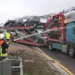 A3: Feuerwehr bespritzt LKW-Gaffer mit Wasser