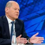 Hat Olaf Scholz ein Glasauge? Hier die Antwort!