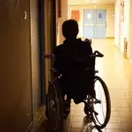 Mehrfache Falschdiagnose: Frau wird zu "Stein-Menschen" und keiner hilft ihr!