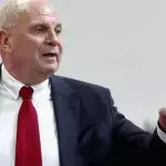 Uli Hoeneß: „Özil hat seit Jahren nichts in der Nationalmannschaft verloren!“