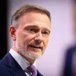 Karrieresprung in die Autoindustrie Was Lindner jetzt plant