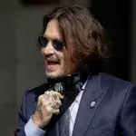  Elon Musk fordert Johnny Depp zu Käfigschlacht heraus, nachdem Depp androht, ihm „den Penis abzuschneiden“