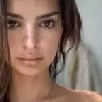 Emily Ratajkowski liefert Beweisfoto